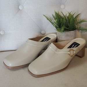 A.J. Valenci cream slide in shoes size 7W